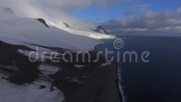 阳光照亮了冰川的一部分安德列夫视频的预览图