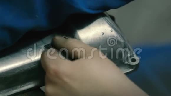 机械手使用砂纸视频的预览图