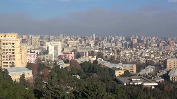 现代巴库全景阳光明媚的十二月阿塞拜疆视频的预览图