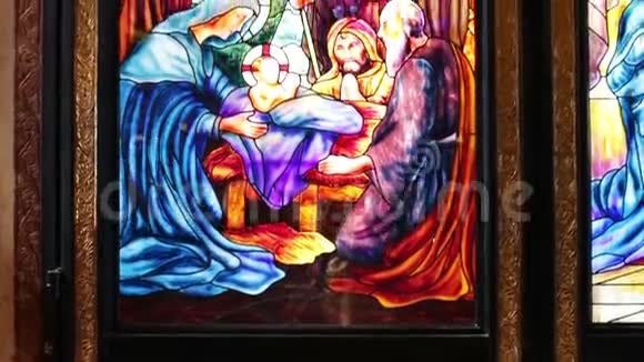 在沙姆沙伊赫耶稣被钉在十字架上的玻璃画视频的预览图