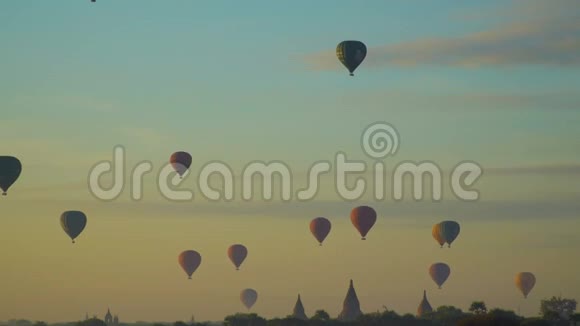 缅甸巴甘上空热气球视频的预览图