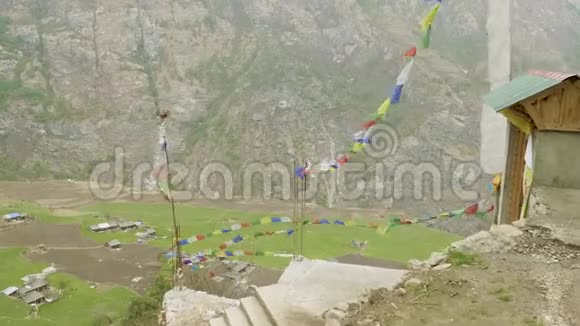 尼泊尔的高山村Prok马纳斯鲁电路跋涉区视频的预览图