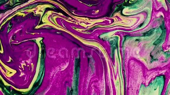 抽象彩色颜料液体扩散螺旋运动视频的预览图
