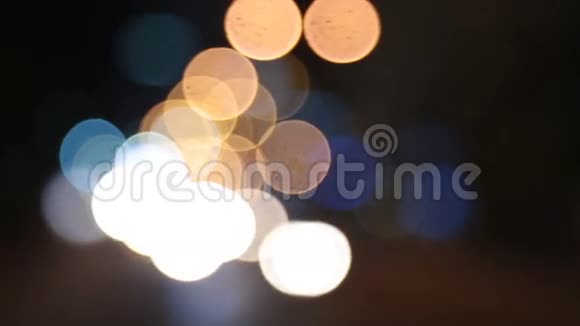 夜间城市红绿灯背景视频的预览图