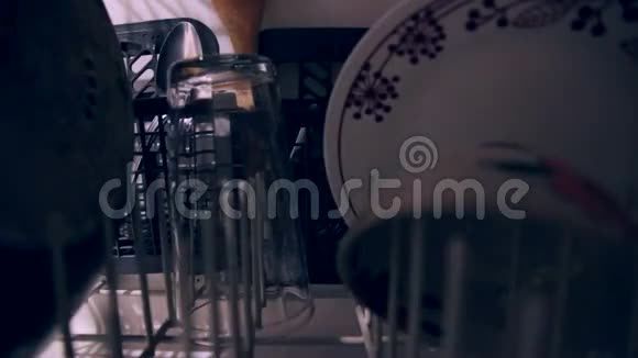 清空洗碗机视频的预览图