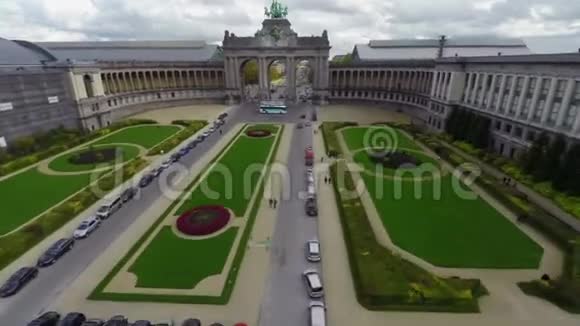 布鲁塞尔空中公园带马城市景观视频的预览图
