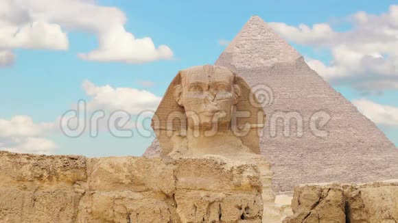 时光流逝在Cheops和狮身人面像金字塔上的云吉萨埃及v2视频的预览图