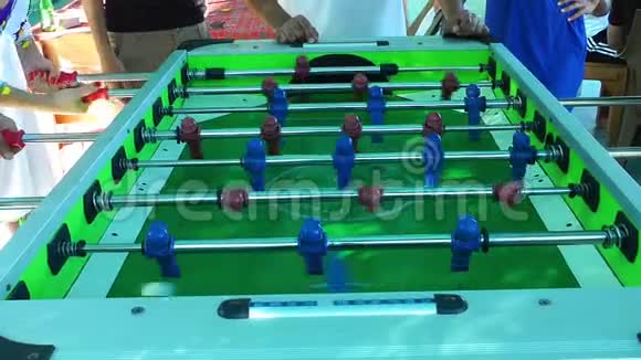 足球桌娱乐儿童玩具视频的预览图