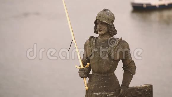 捷克共和国布拉格查尔斯桥上的骑士布伦维克雕像著名的地标视频的预览图
