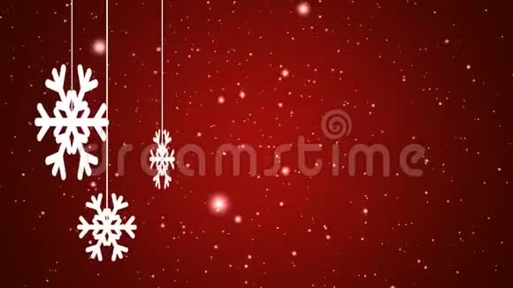 白色抽象的雪花在红色渐变的雪背景下慢慢旋转圣诞节冬天或新年视频的预览图