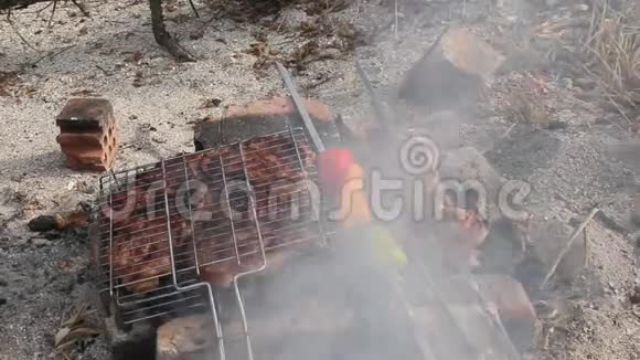 在煤上煮肉视频的预览图