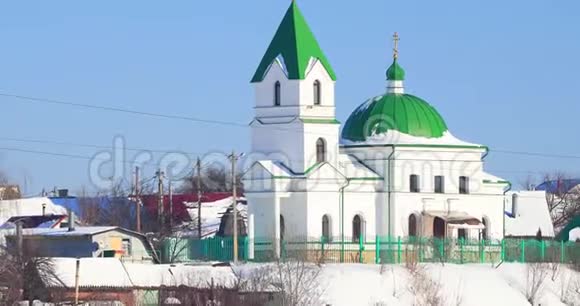 戈梅尔白俄罗斯圣尼古拉斯教堂阳光明媚的冬日里的神奇工人圣尼古拉耶楚多沃雷斯东正教教堂视频的预览图