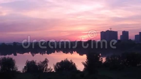 日落时的风景和河景视频的预览图