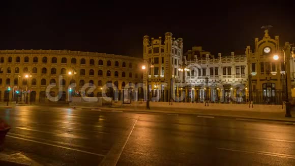 西班牙巴伦西亚时间推移市夜城广场的电车视频的预览图