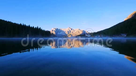 意大利多洛米特山米苏里纳湖日出视频的预览图