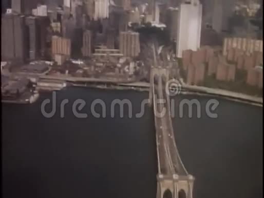 从直升机上俯瞰曼哈顿天际线视频的预览图