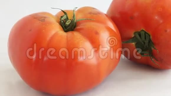 放大一个大红番茄视频的预览图