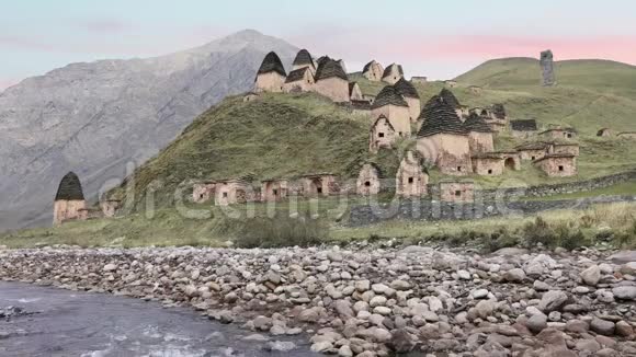 俄罗斯北奥塞梯阿拉尼亚的死亡城市视频的预览图