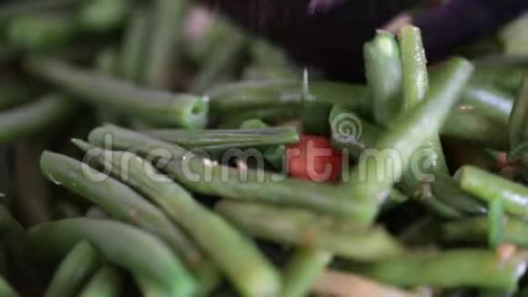 芦笋豆用蔬菜炖视频的预览图