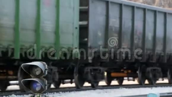 冬季城市的铁路视频的预览图