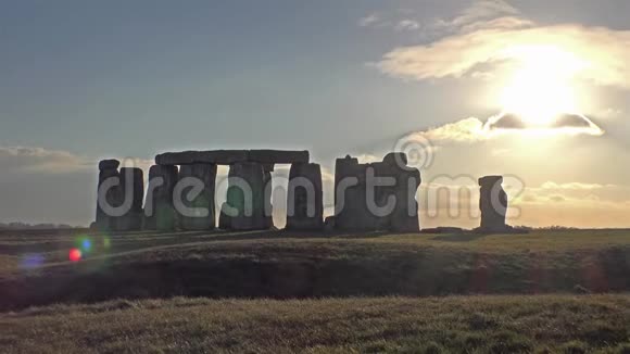 云移过巨石阵威尔特郡英格兰视频的预览图