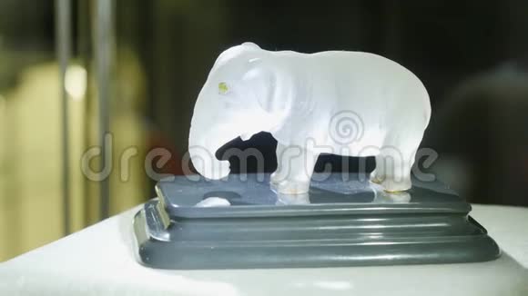 大象的白色雕像白象的雕像视频的预览图