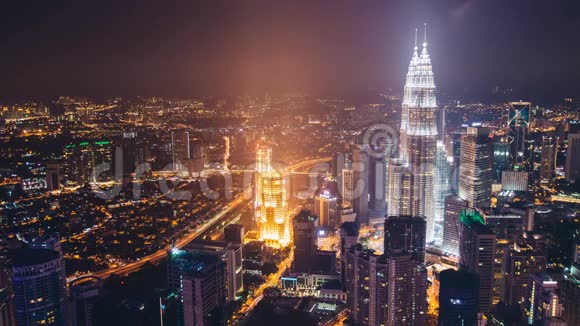 吉隆坡摩天大楼双子塔的屋顶时间推移视频的预览图