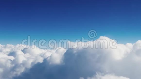 在飞往美国拉斯维加斯的商业航班上飞越白云无翼视频的预览图
