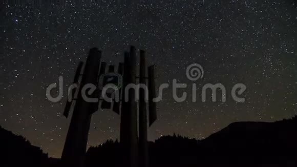 星星旋转在国家公园符号剪影时间流逝多利射击视频的预览图