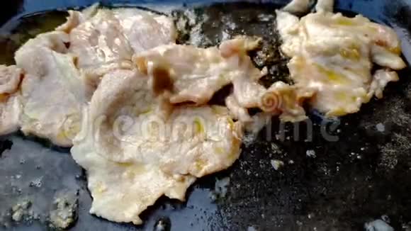 泰国摩卡塔烧烤锅泰国式视频的预览图