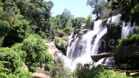 泰国清迈DoiInthanon国家公园的MaeKlang瀑布视频的预览图