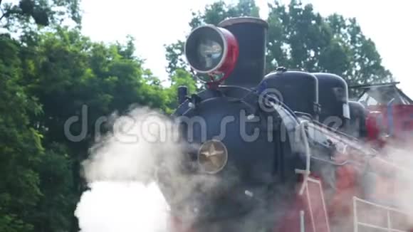 恢复蒸汽机车汽蒸框架中的大部分蒸汽视频的预览图