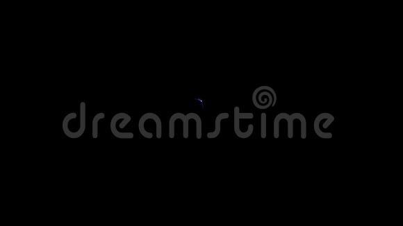 黑色4k背景的蓝色节日烟花视频的预览图