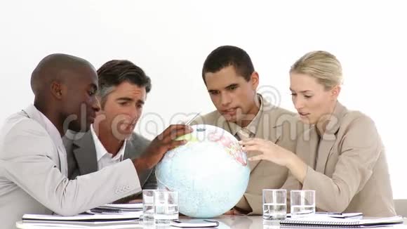 世界各地商务人士的会议视频的预览图