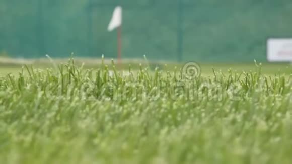 高尔夫芯片和球场训练区视频的预览图