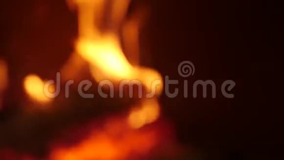 消防背景在披萨炉里生火视频的预览图