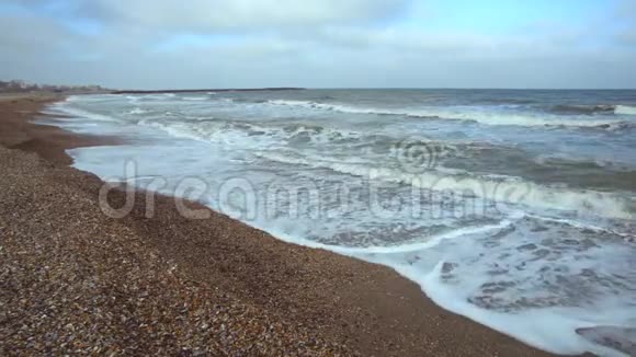 冬季的黑海海滩视频的预览图
