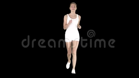 美女奔跑阿尔法频道视频的预览图