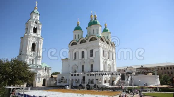 巨大的俄罗斯地标白色教堂视频的预览图