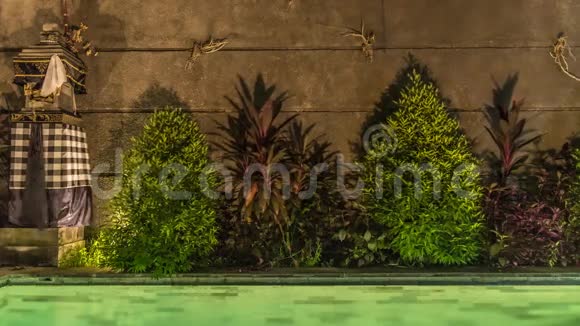4晚巴厘岛别墅游泳池夜间酒店游泳池豪华游泳池视频的预览图