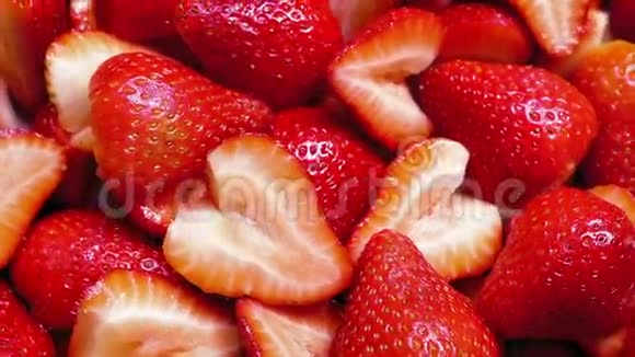 草莓拼盘旋转视频的预览图