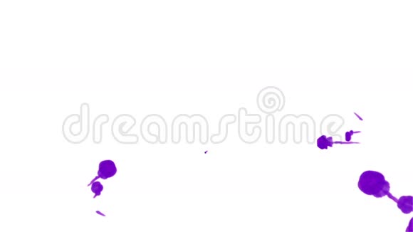 紫罗兰色墨水滴在白色背景上以达到效果三维渲染体素图形计算机模拟视频的预览图