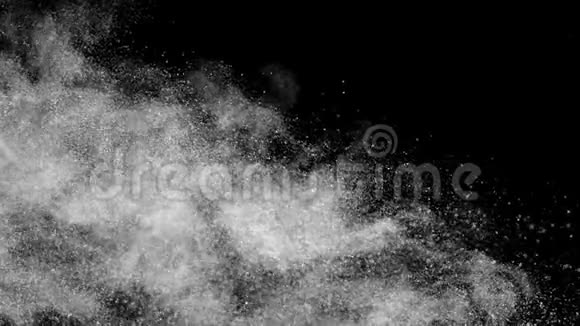 在黑色背景上以细小尘埃圆形白色的形式对运动中的粒子进行动画制作视频的预览图