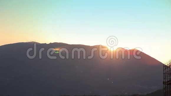 意大利山区大象的日落视频的预览图