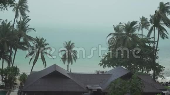 热带雨水涌入Impiana度假村ChawengNoi股票录像视频的预览图