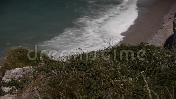 位于法国诺曼底埃特雷塔的海岸线视频的预览图