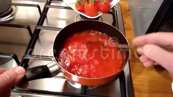 番茄酱熟了视频的预览图