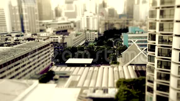 曼谷繁忙街道倾斜变换城市街道视频的预览图