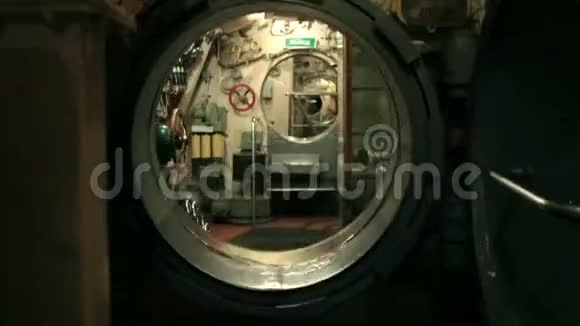 主要指挥所潜艇视频的预览图