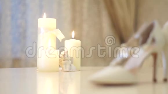 白色结婚鞋新娘滑头视频的预览图